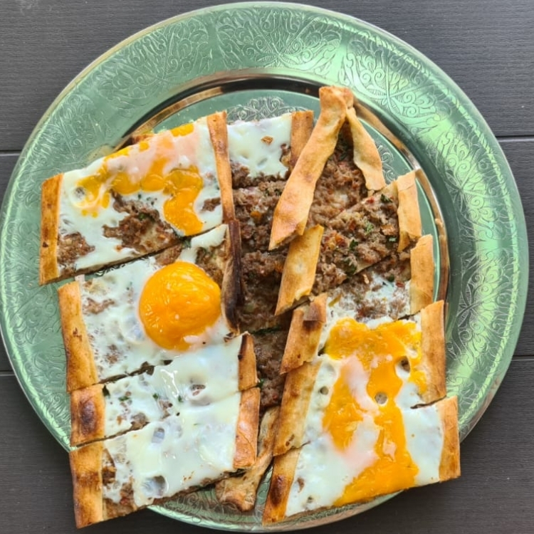 Kıymalı Yumurtalı Pide